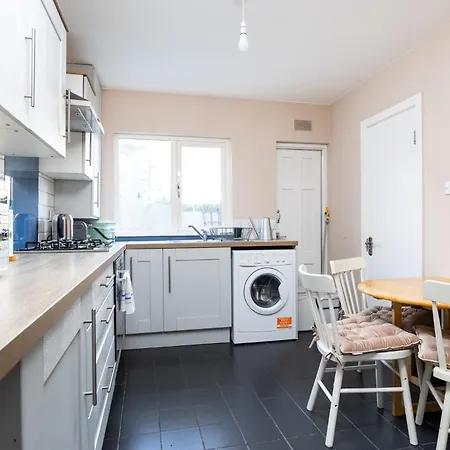 Boho Chic 1br House - 3 Min Walk To Bus Stops بيت للعطل دبلن