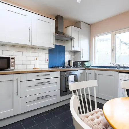 Nyaraló Boho Chic 1br House - 3 Min Walk To Bus Stops