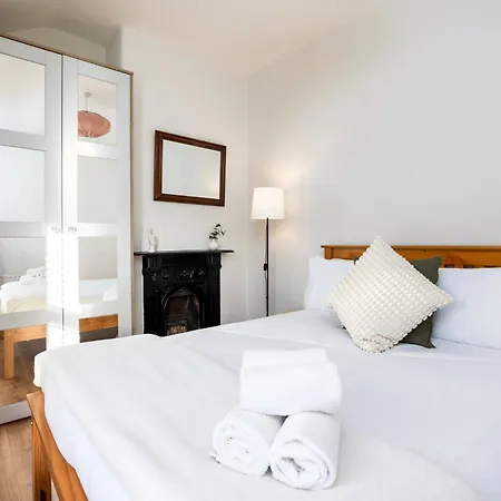 Boho Chic 1br House - 3 Min Walk To Bus Stops Holiday home Dublin