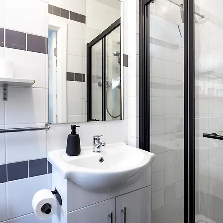 Nyaraló Boho Chic 1br House - 3 Min Walk To Bus Stops